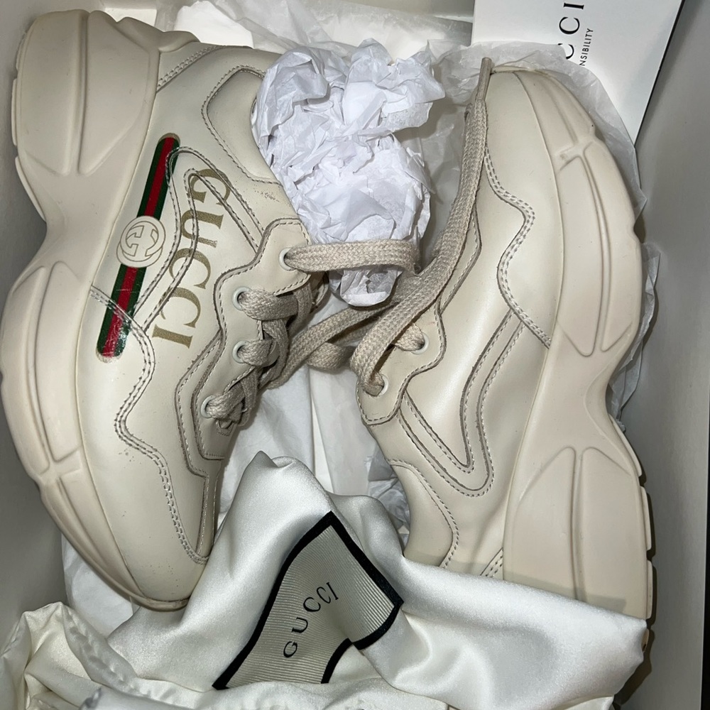 Size 28 (11) authentic Gucci sneakers, gently used. Box and dust bag included.